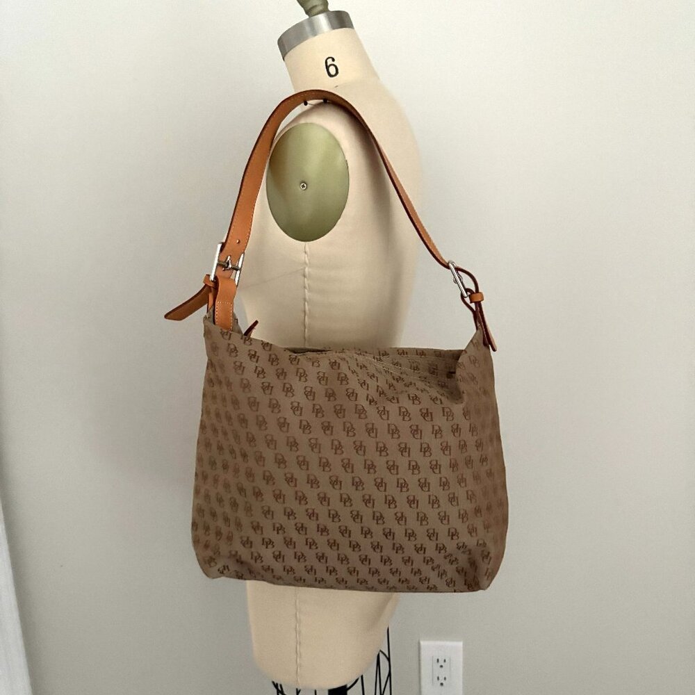 Dooney & Bourke Monogram Shoulder Handbag Zipper Closure Quiet Luxury Chic